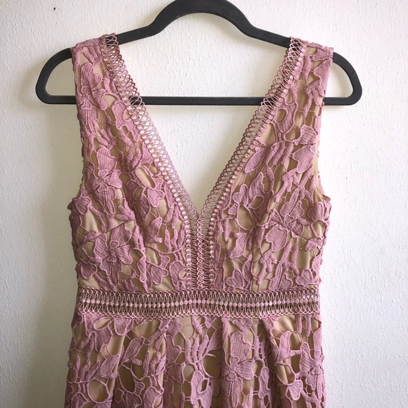 Romeo & Juliet Couture Double-V Lace Midi Dress - Picture 4 of 13